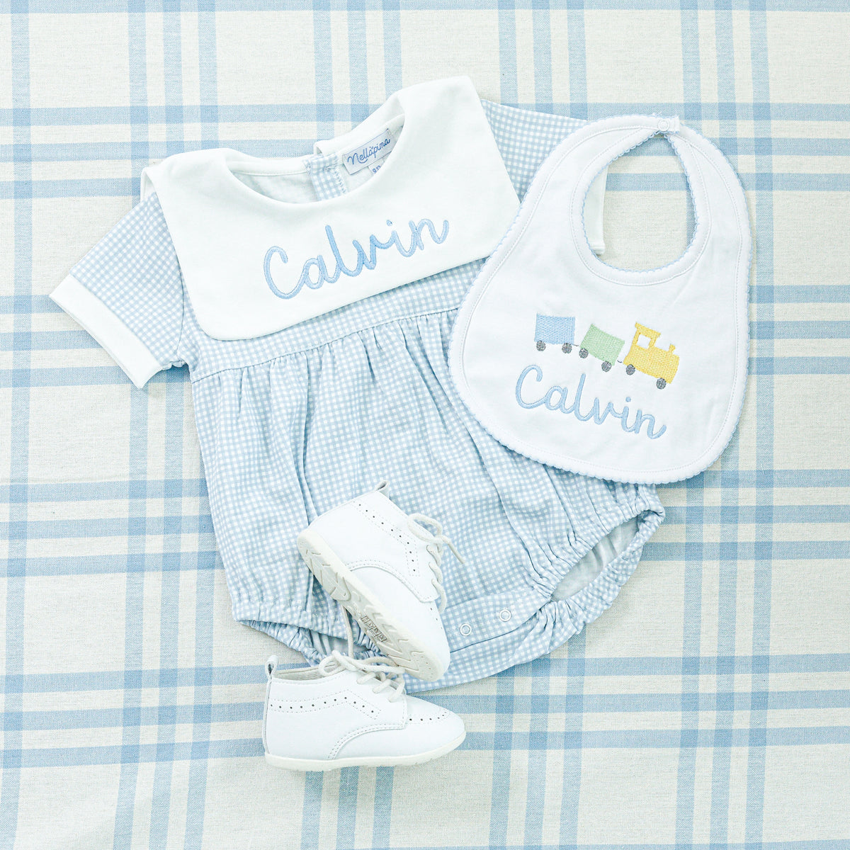 Picot Trim Bib with Motif